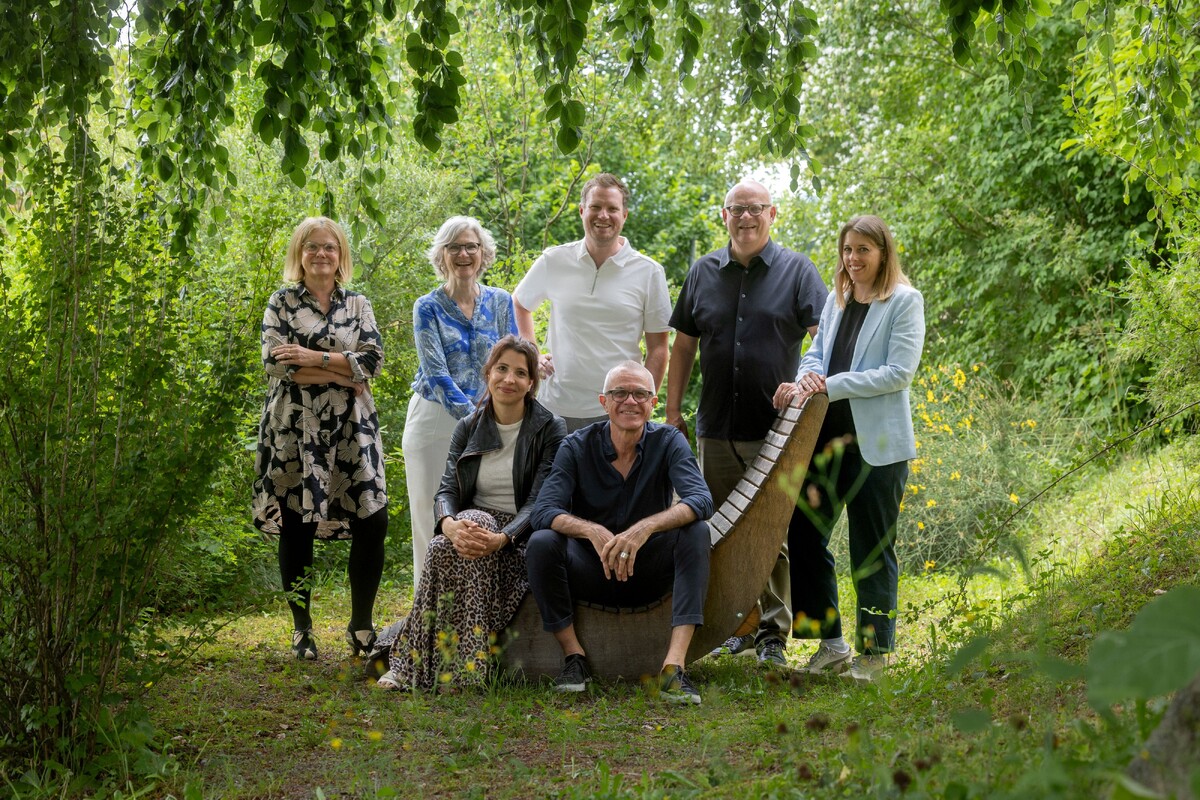 Von links hinten: Ir&egrave;ne Schwander (Stiftungsrats-Ausschuss), Ruth Aregger, Dimitri Flury (Gesch&auml;ftsleiter), Stephan Bachmann (Stiftungsratspr&auml;sident), Simone Eggerschwiler (Stiftungsrats-Asschuss)  Von links vorne: Rahel Rufer, Bruno Hermann